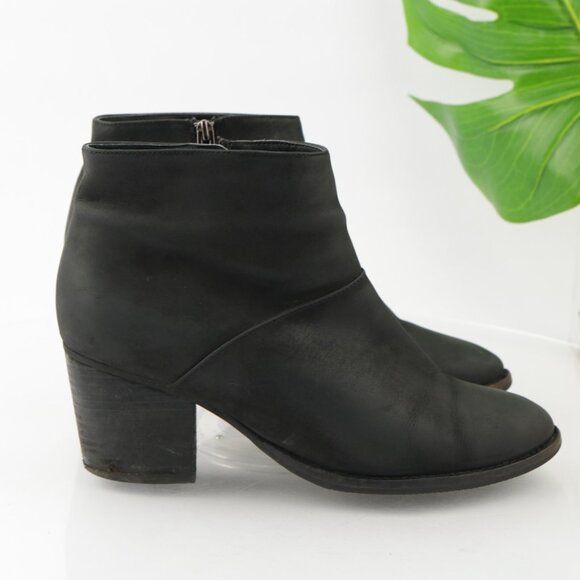 Blondo Womens Nelli Boot Size 9.5 Black Leather Waterproof Mid Block Heel Bootie - Picture 7 of 13